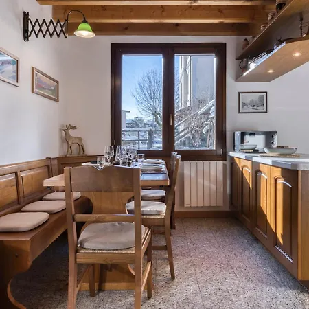La Chouette - Intimate 2 Bedroom Demi-chalet Ideally Located Chalet *