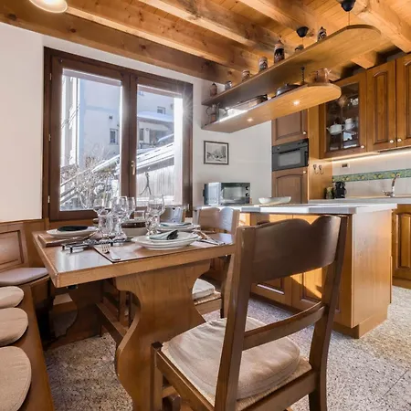 La Chouette - Intimate 2 Bedroom Demi-chalet Ideally Located *