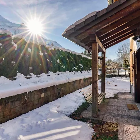 La Chouette - Intimate 2 Bedroom Demi-chalet Ideally Located