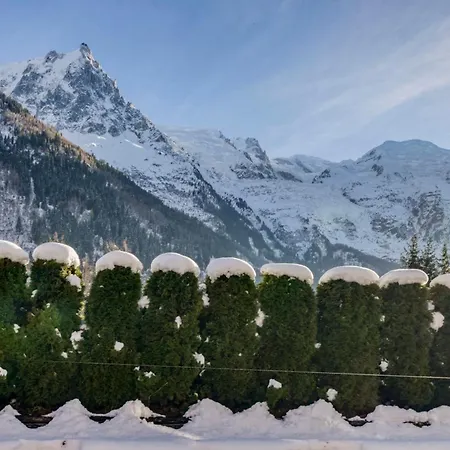 La Chouette - Intimate 2 Bedroom Demi-chalet Ideally Located شاليه